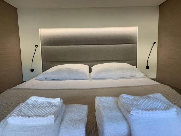 Hourglass Yacht Photos Pics 