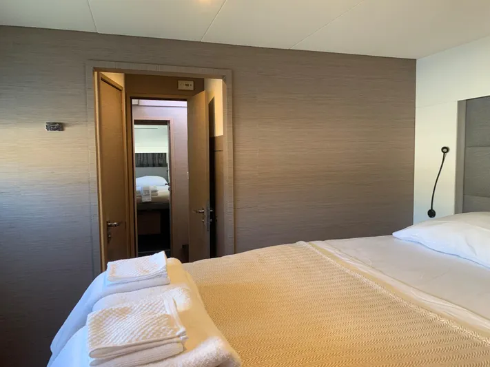 Hourglass Yacht Photos Pics 