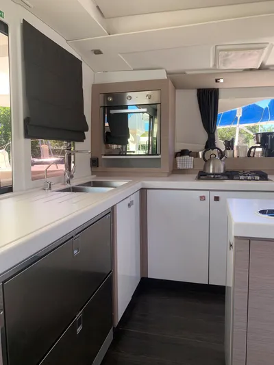 Hourglass Yacht Photos Pics 