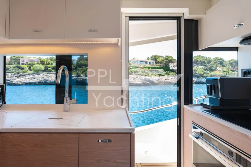  Yacht Photos Pics Grand Trawler 62 - PPL Yachting