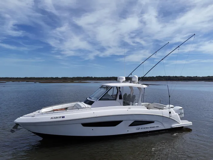  Yacht Photos Pics 2020 Regal 33 SAV boat on calm water under a blue sky.