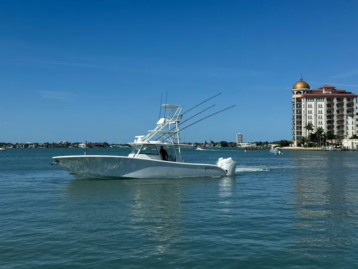 Galati Yacht Sales Trade Yacht Photos Pics 2022 Yellowfin 42 Center Console