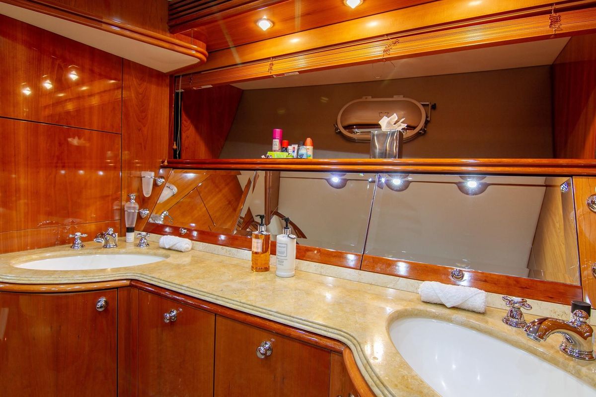 2002 Sunseeker 105 
