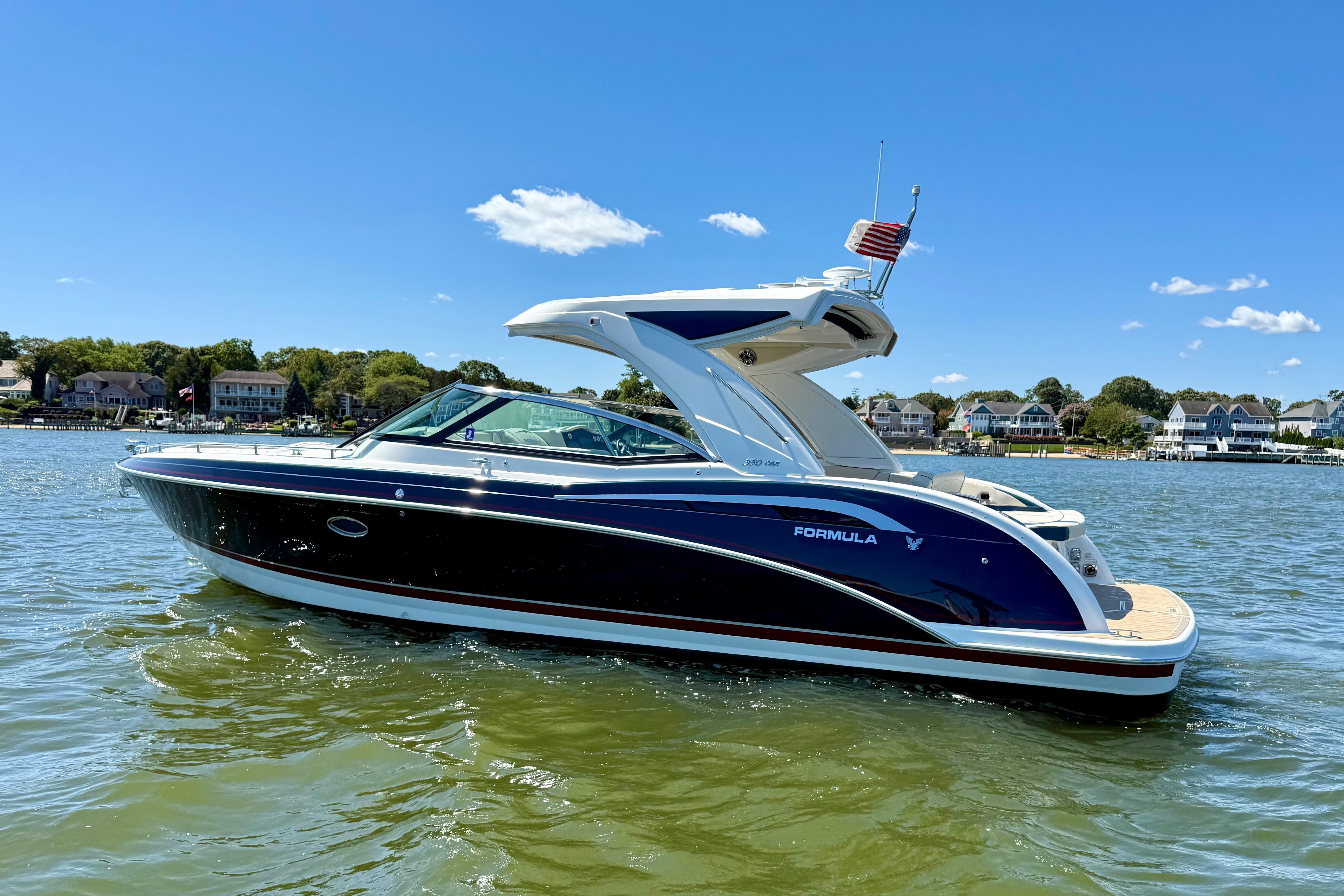 Formula 350 Crossover Bowrider