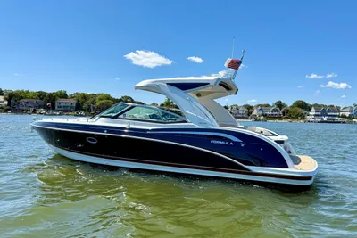 Formula 350 Crossover Bowrider