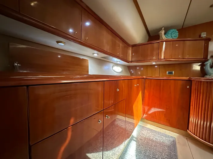  Yacht Photos Pics Luxurious wooden interior of 2001 Sunseeker 44 Camargue yacht cabin.