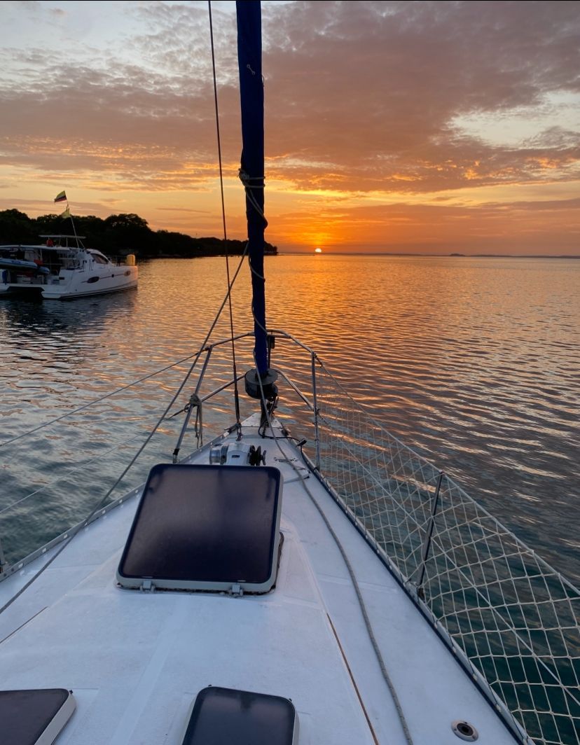 1985 Hunter Marine Legend