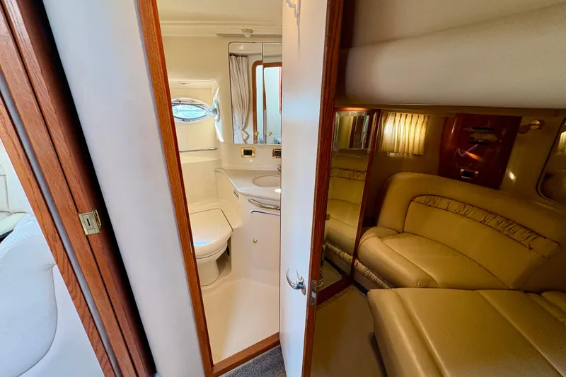 Empty Pockets Yacht Photos Pics 1999 Sea Ray 460 Sundancer interior with bathroom and cozy seating area.