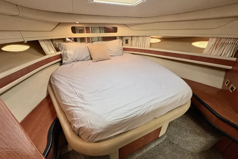 Empty Pockets Yacht Photos Pics Luxurious cabin interior of 1999 Sea Ray 460 Sundancer yacht with cozy bed.