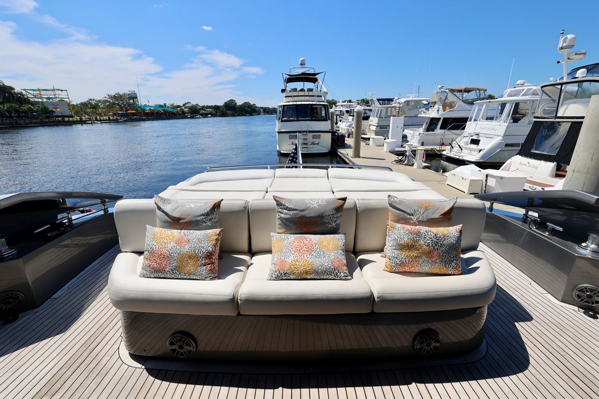 2009 Pershing 72 