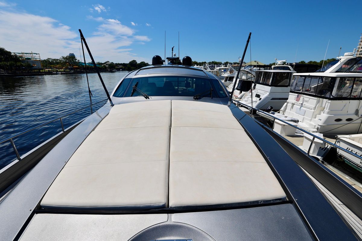 2009 Pershing 72 