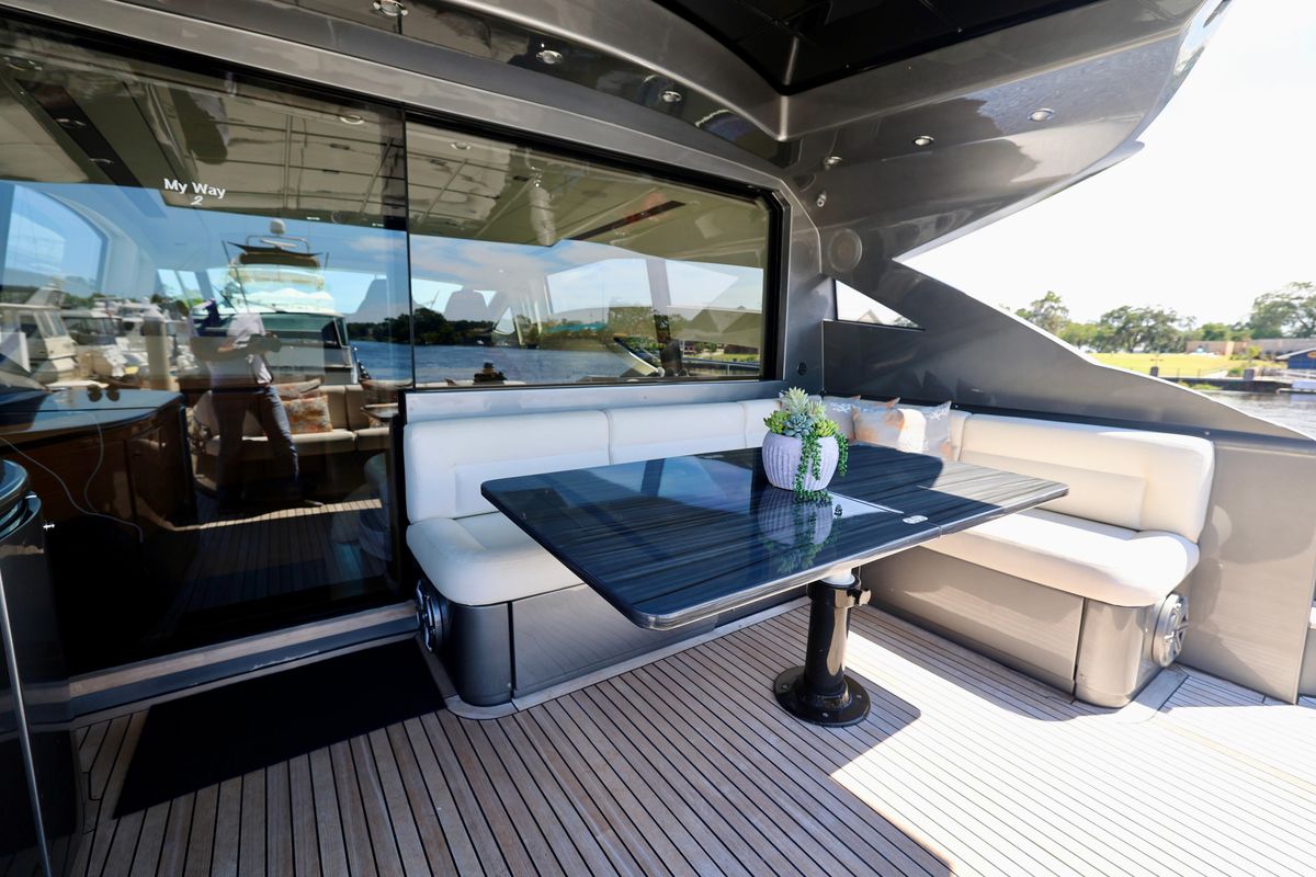 2009 Pershing 72 