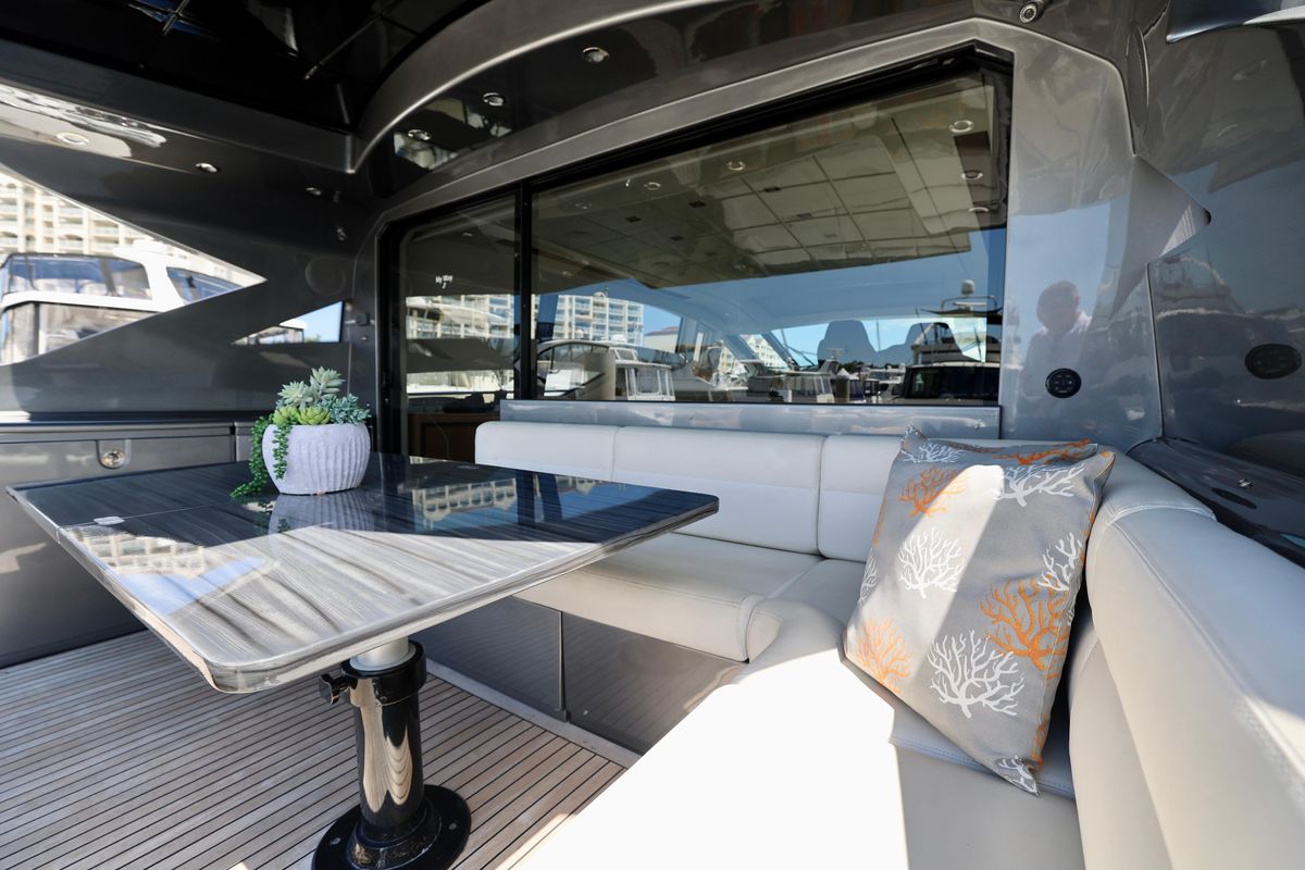 2009 Pershing 72 