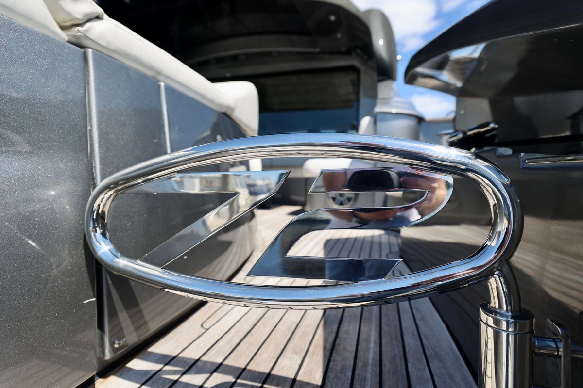 2009 Pershing 72 