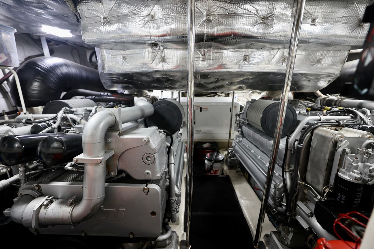 2009 Pershing 72 