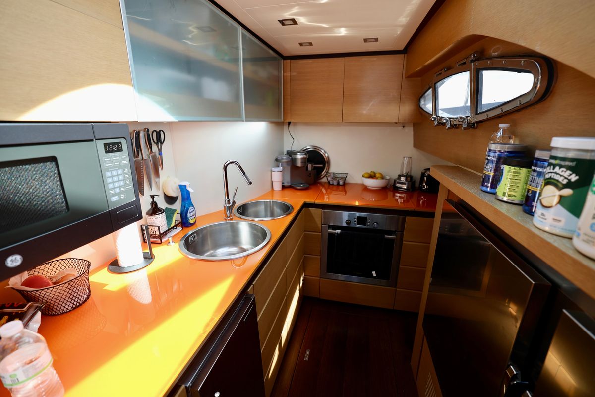 2009 Pershing 72 