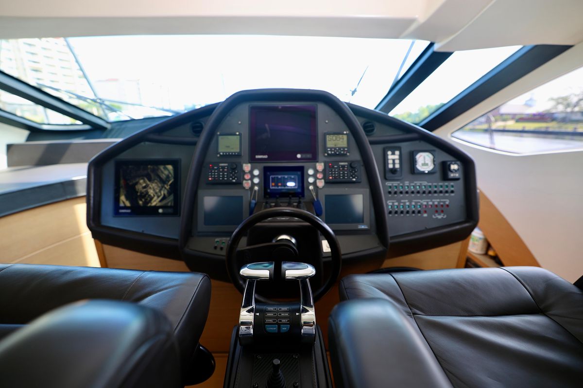 2009 Pershing 72 