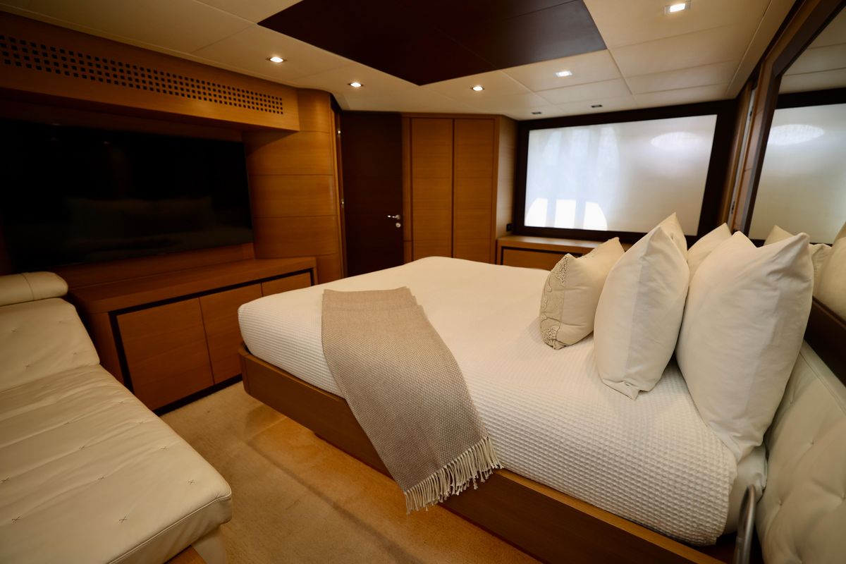 2009 Pershing 72 