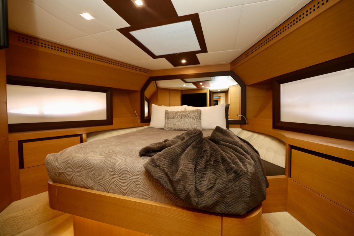 2009 Pershing 72 