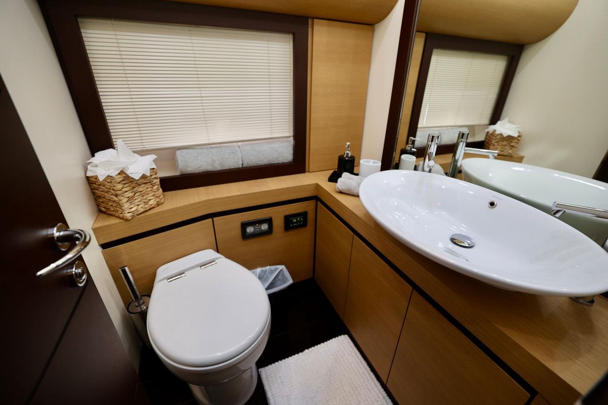 2009 Pershing 72 