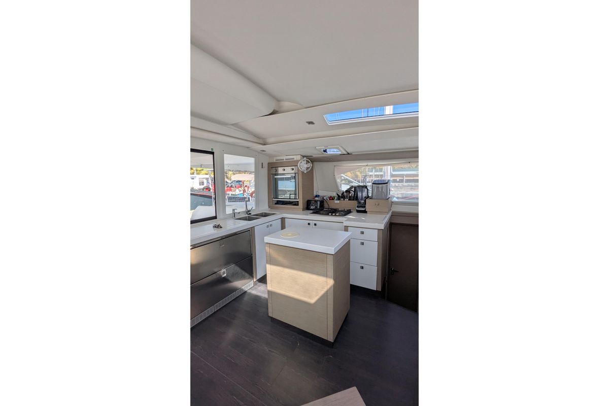 2020 Fountaine Pajot 47 