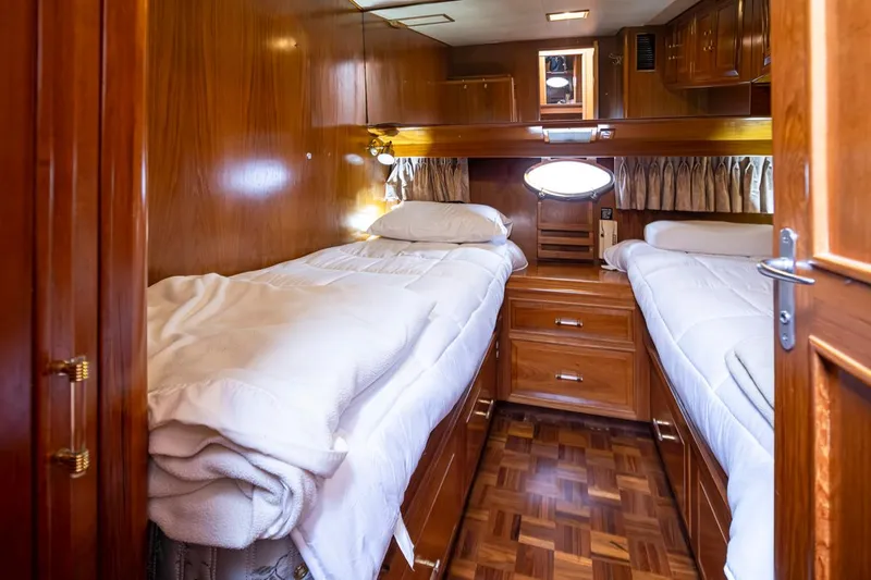 Sista Yacht Photos Pics 