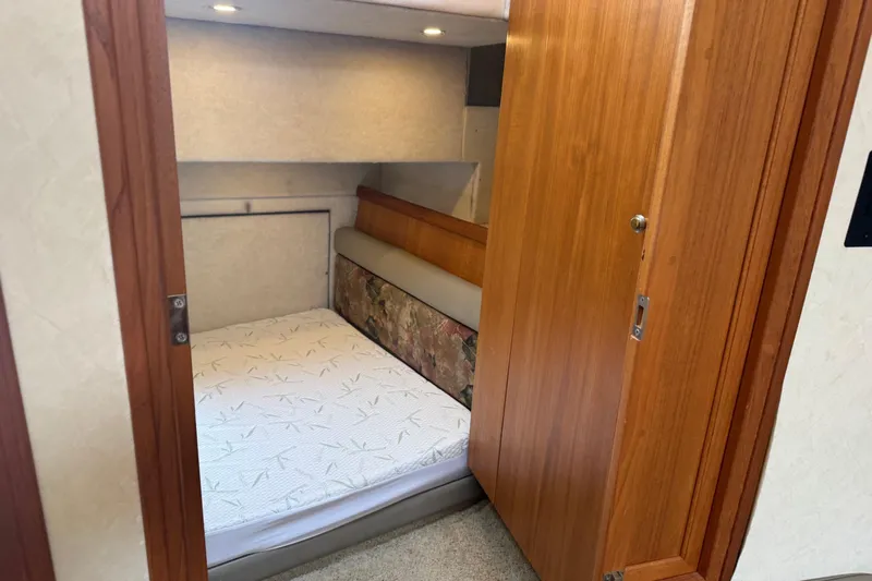 Lost Together Yacht Photos Pics 1996 Bayliner 4087 Aft Cabin Motoryacht interior cabin with bed and wooden door.