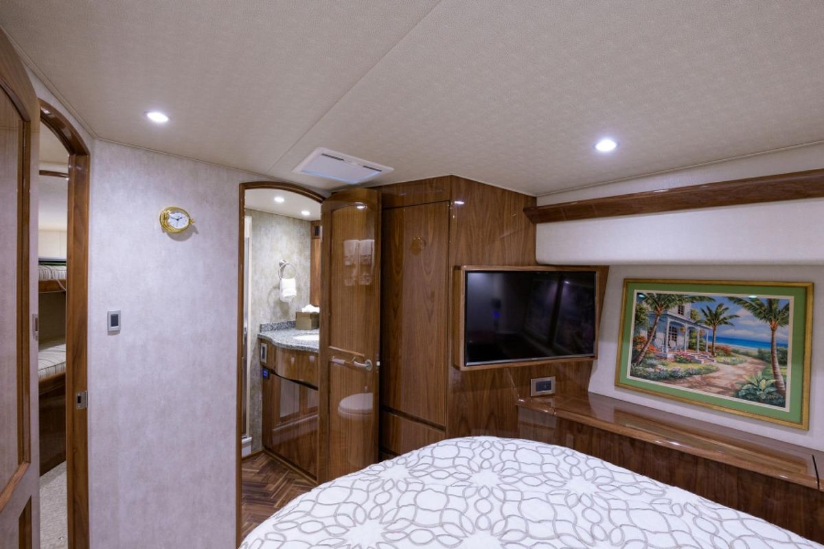 2017 Viking 48 
