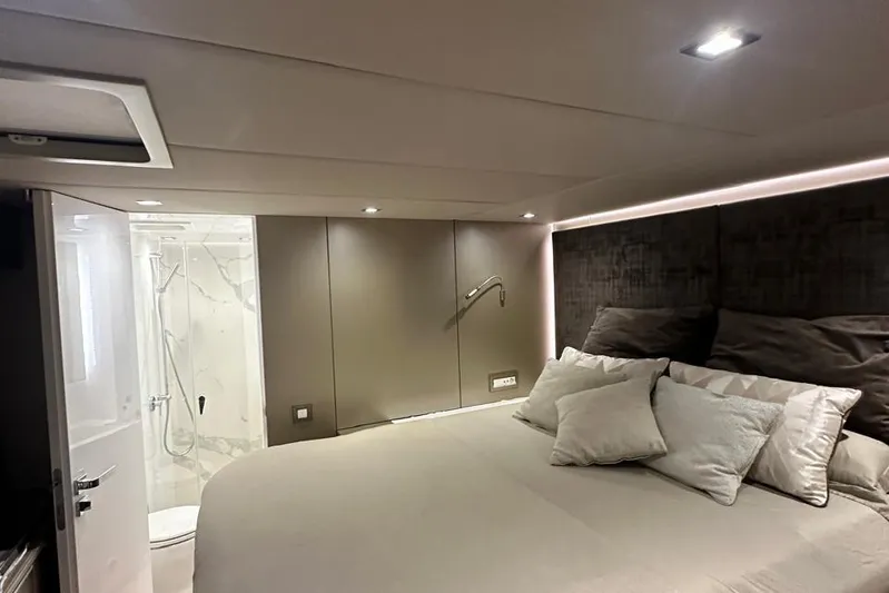 Dolphin Yacht Photos Pics Luxurious interior cabin of 2019 Sunreef 50 yacht with modern design and cozy bedding.