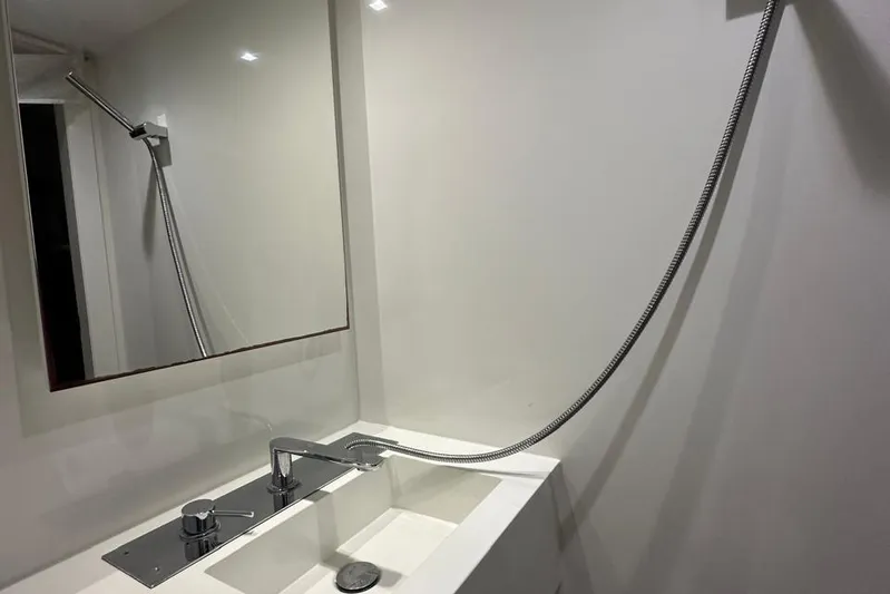 Dolphin Yacht Photos Pics Modern bathroom sink with mirror and flexible faucet on Sunreef 50 yacht, 2019 model.