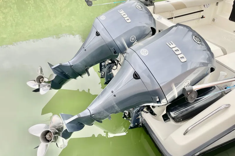  Yacht Photos Pics Twin Yamaha 300 outboard engines on a 2004 Pursuit 2870 Walkaround boat.