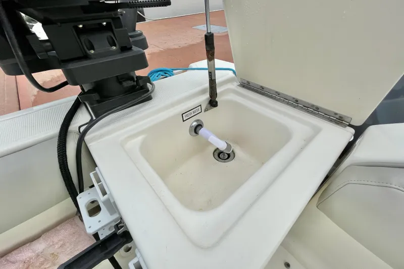  Yacht Photos Pics 2004 Pursuit 2870 Walkaround boat sink with fresh water tap.