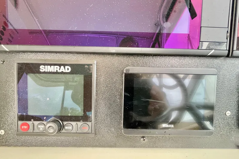  Yacht Photos Pics Simrad and Yamaha displays on 2004 Pursuit 2870 Walkaround boat dashboard.