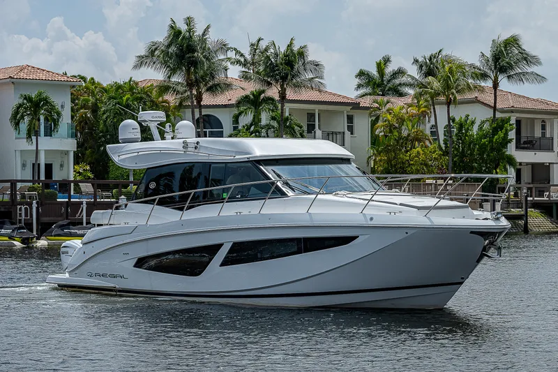 Carchi Yacht Photos Pics 