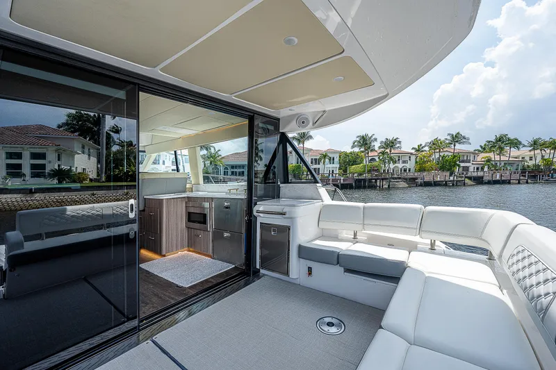 Carchi Yacht Photos Pics 