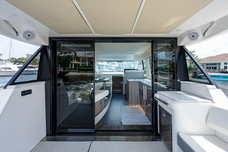 Carchi Yacht Photos Pics 