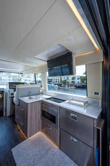 Carchi Yacht Photos Pics 