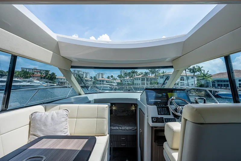 Carchi Yacht Photos Pics 