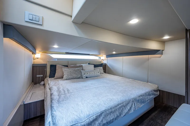 Carchi Yacht Photos Pics 