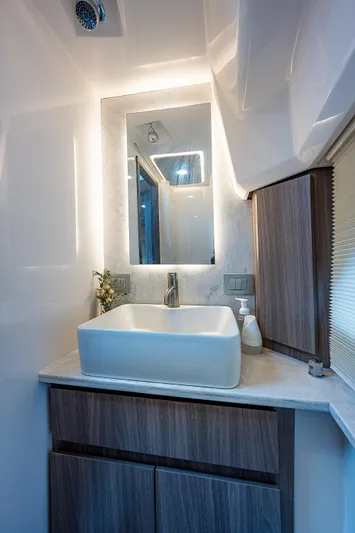 Carchi Yacht Photos Pics 