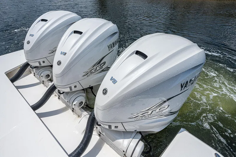 Carchi Yacht Photos Pics 