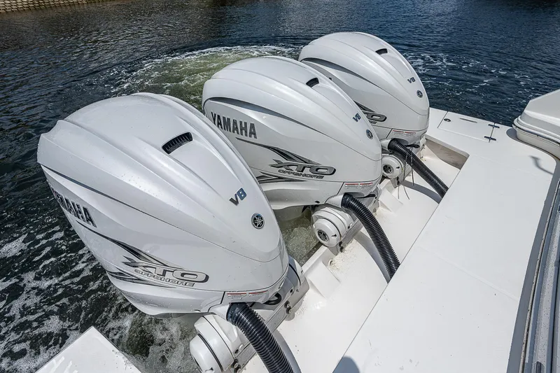 Carchi Yacht Photos Pics 