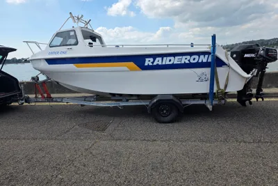 2006 Raider 18 Cuddy