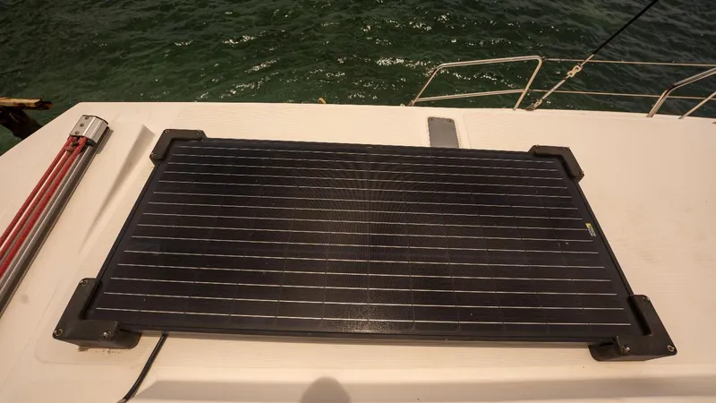Viewfinder Yacht Photos Pics Solar panel on Bali 4.1 yacht, 2020 model, with ocean background.