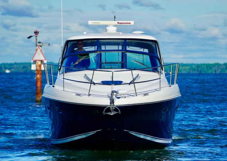  Yacht Photos Pics 2010 Sea Ray 390 Sundancer cruising on a sunny day, front view.