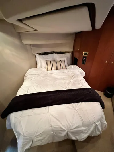  Yacht Photos Pics Cozy bedroom in 1999 Cruisers 5000 Sedan Sport yacht with plush bedding.