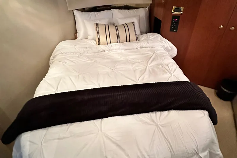  Yacht Photos Pics Cozy bedroom in 1999 Cruisers 5000 Sedan Sport yacht with plush bedding.