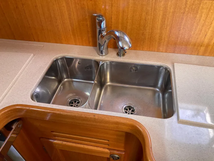 Maloose Yacht Photos Pics Double stainless steel sink with faucet on Malo 43 yacht, 2001 model.