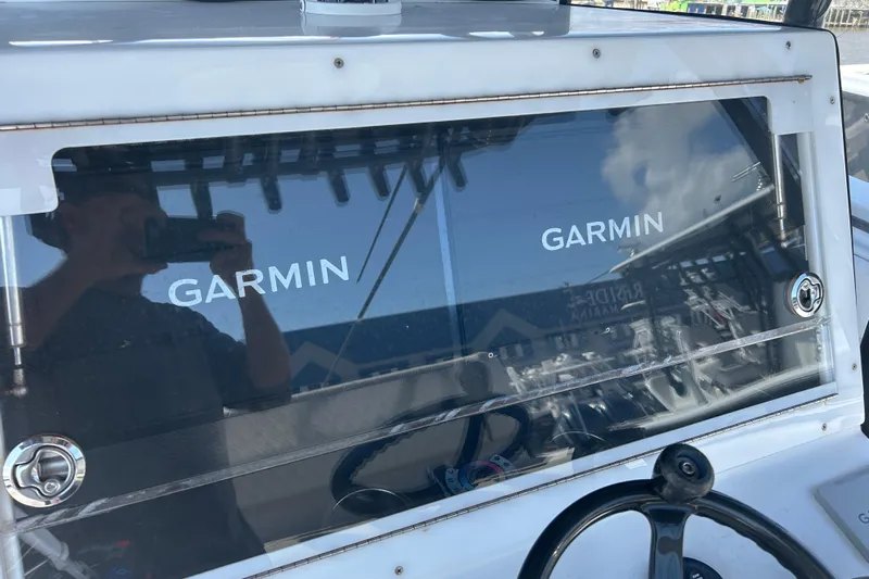  Yacht Photos Pics Console of 2016 SeaHunter 39 Tournament with Garmin displays.