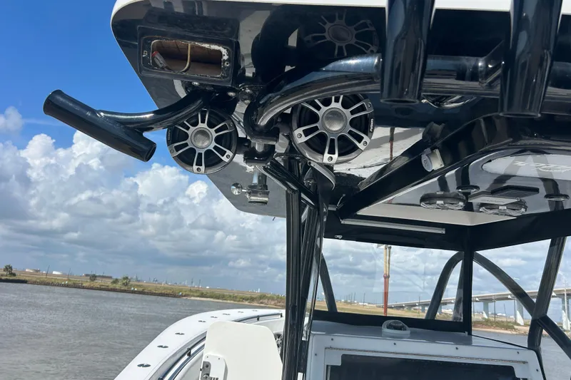  Yacht Photos Pics 2016 SeaHunter 39 Tournament boat with speakers and rod holders, under a cloudy sky.